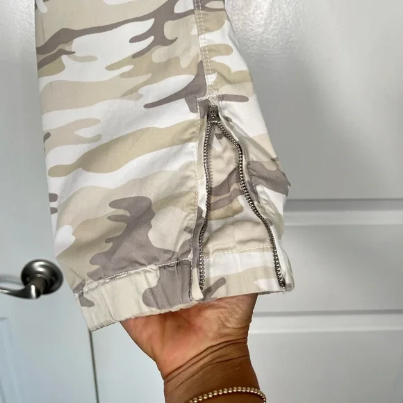 Sanctuary neutral camouflage print cargo joggers size XS - Picture 8 of 11